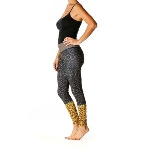 Onzie Sky geometric printed leggings grey yellow colour block high rise XS